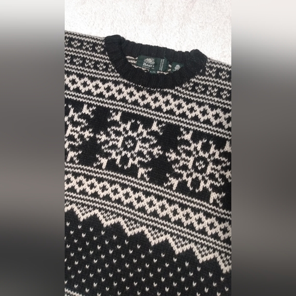 Vintage ROOTS Canada 100% Wool Snowflake Winter Christmas Knit Sweater -Mens XL - Picture 5 of 12